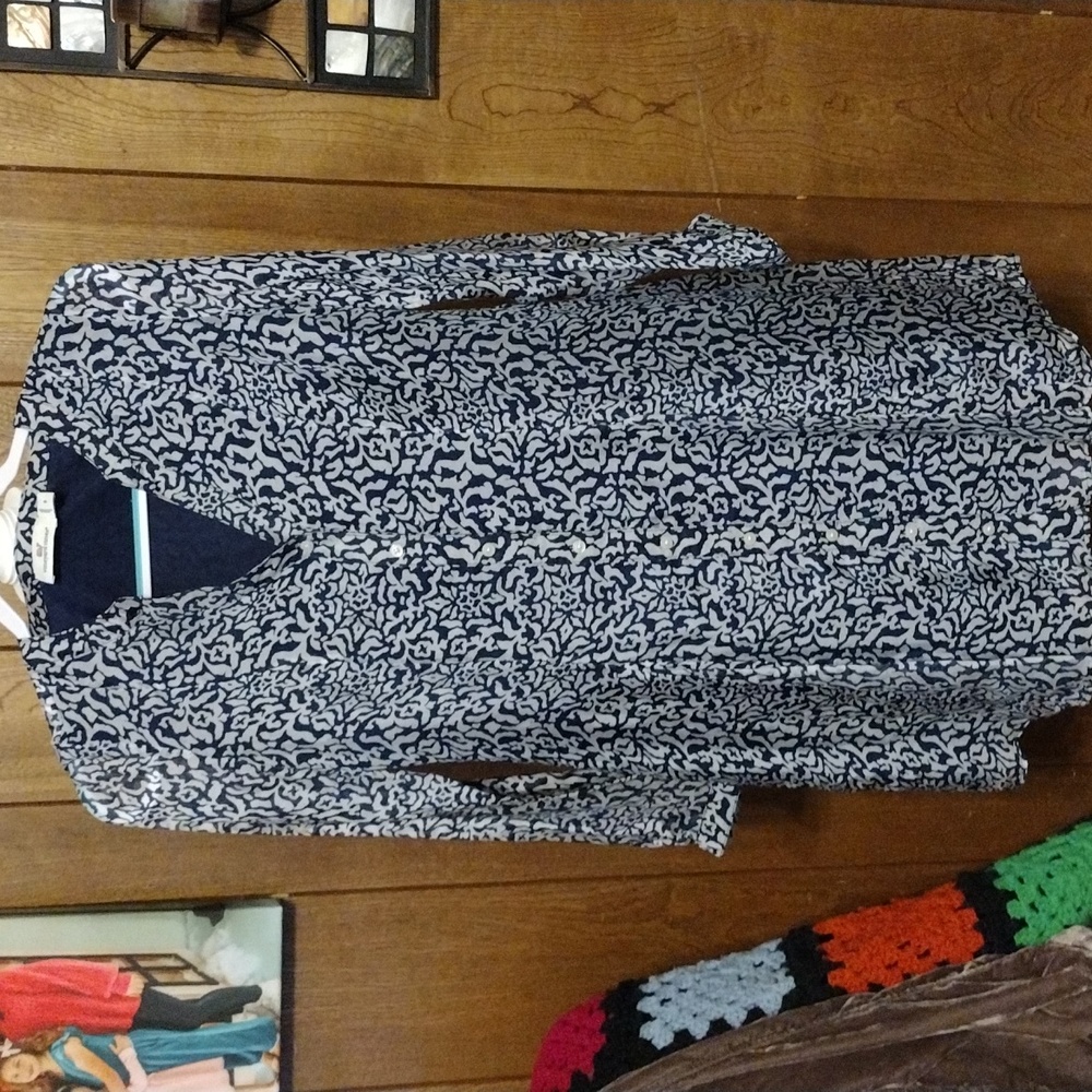 Vineyard Vines size 8